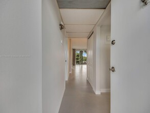 108 Royal Pk Dr in Oakland Park, FL - Building Photo - Building Photo