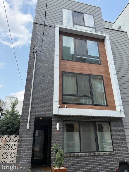 property at 1651 E Eyre St