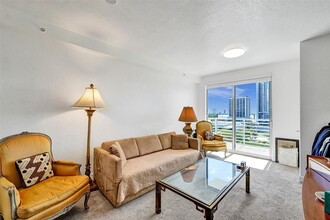 1830 Radius Dr, Unit 815 in Hollywood, FL - Foto de edificio - Building Photo