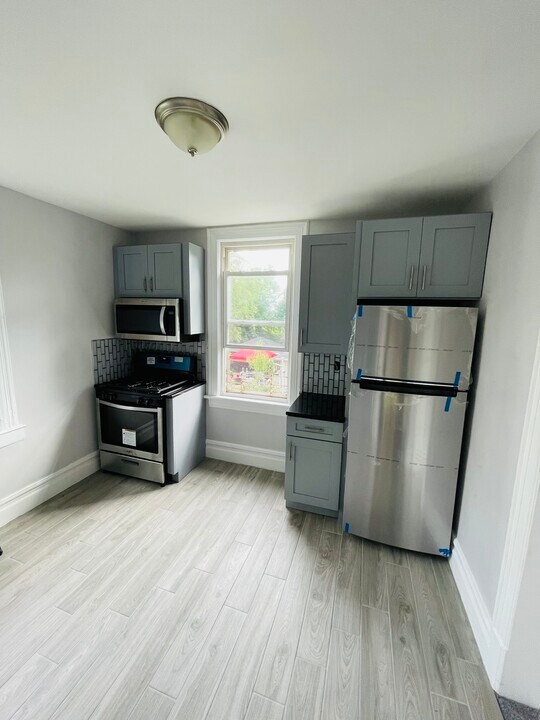 10 Amackassin Ter, Unit 2nd Floor in Yonkers, NY - Building Photo
