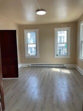 203 S 11th St, Unit 1st floor in Easton, PA - Foto de edificio - Building Photo