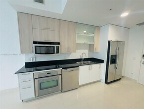60 SW 13th St, Unit 2618 in Miami, FL - Building Photo - Building Photo