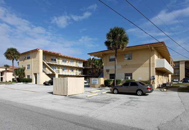 Patrician Apartments in Daytona Beach, FL - Building Photo - Building Photo