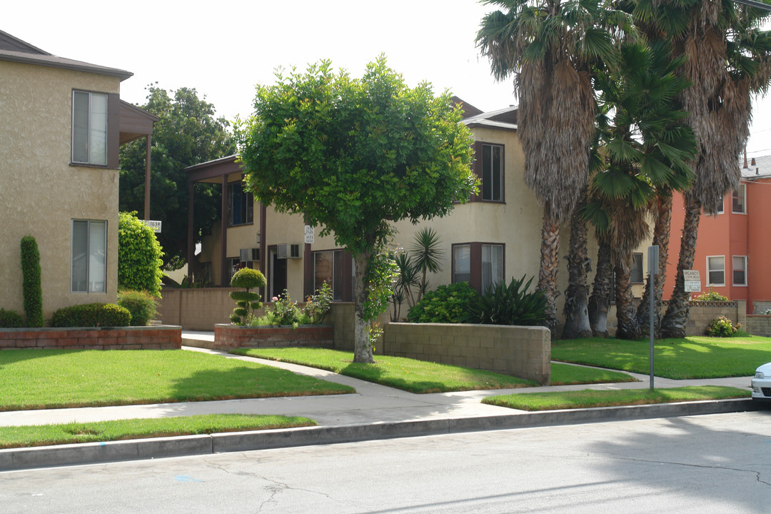 1624-1630 Scott Rd in Burbank, CA - Building Photo