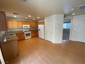 3945 Bayamon St in Las Vegas, NV - Building Photo - Building Photo