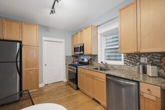 3805 N Ravenswood Ave, Unit #  01 in Chicago, IL - Building Photo - Building Photo