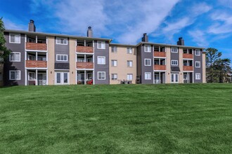 Runaway Bay Apartments in Columbus, OH - Building Photo - Building Photo