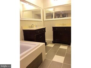 3900 W Ford Rd in Philadelphia, PA - Building Photo - Building Photo