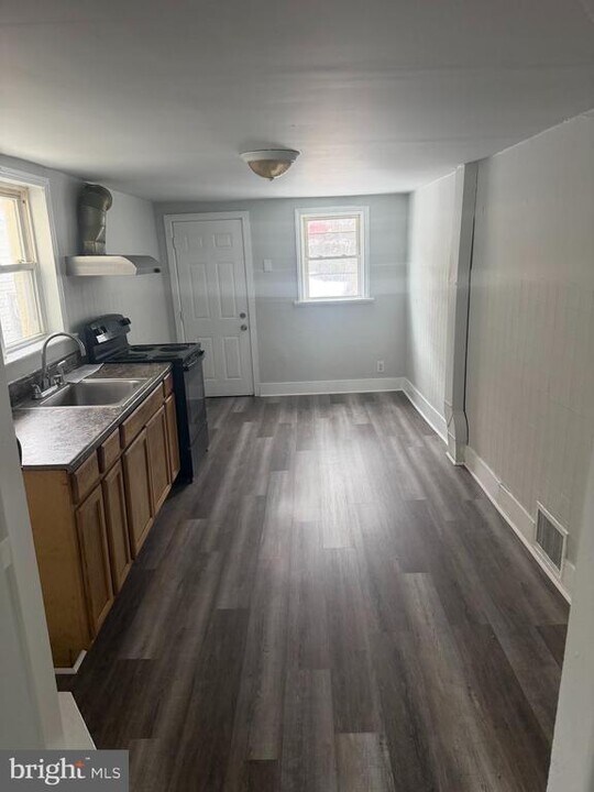 104 W Elm St in Norristown, PA - Building Photo