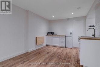 172 Indian Rd Crescent in Toronto, ON - Building Photo - Building Photo