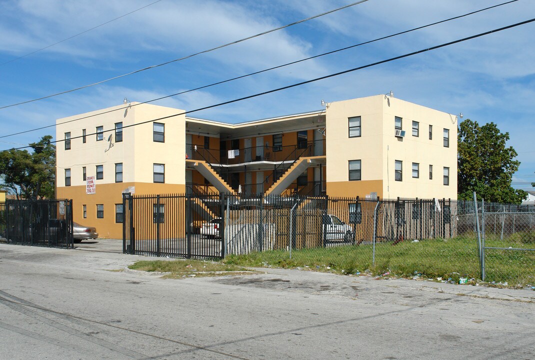 58th Terrace Apartments in Miami, FL - Building Photo