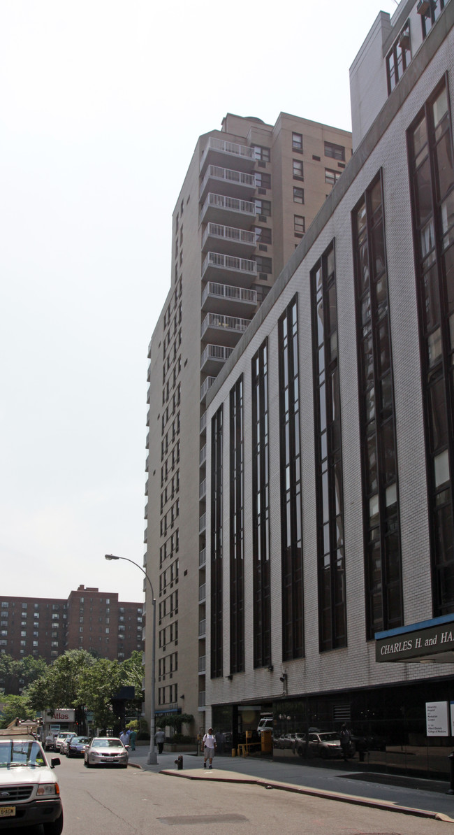 350-156 E 17th St in New York, NY - Foto de edificio - Building Photo