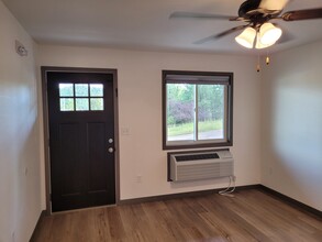 437 Montgomery St, Unit 7 in Custer, SD - Foto de edificio - Building Photo