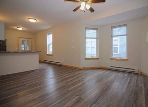 116 Van Brunt St, Unit 1 in Mankato, MN - Foto de edificio - Building Photo