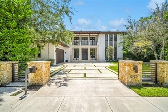 6120 SW 80th St in Miami, FL - Building Photo - Building Photo
