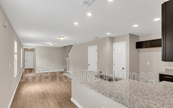 8956 Cocoa Ave in Jacksonville, FL - Foto de edificio - Building Photo
