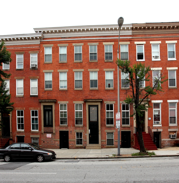 936 N Calvert St in Baltimore, MD - Foto de edificio