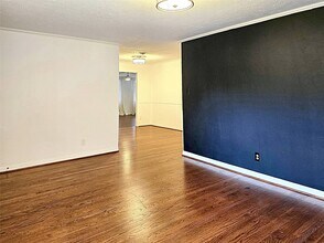 4414 Gardendale Dr in Houston, TX - Building Photo - Building Photo