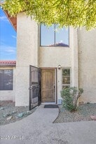 2437 E Tracy Ln in Phoenix, AZ - Building Photo