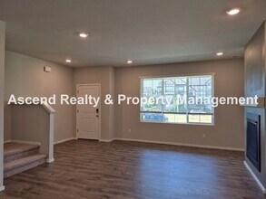 16156 NW Pristine Ln in Portland, OR - Building Photo - Building Photo