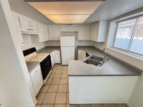 5377 Signet Ct in Las Vegas, NV - Building Photo - Building Photo