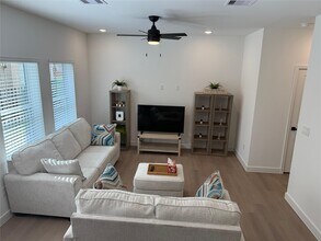 11621 Waldemar Dr in Houston, TX - Foto de edificio - Building Photo