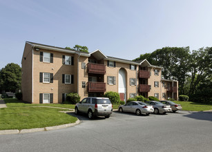 Village of Pineford Apartments in Middletown, PA - Building Photo - Building Photo