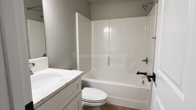 3855 SE 92nd Ave in Portland, OR - Building Photo - Building Photo