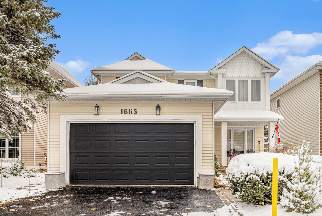 1665 Teakdale Ave in Ottawa, ON - Building Photo