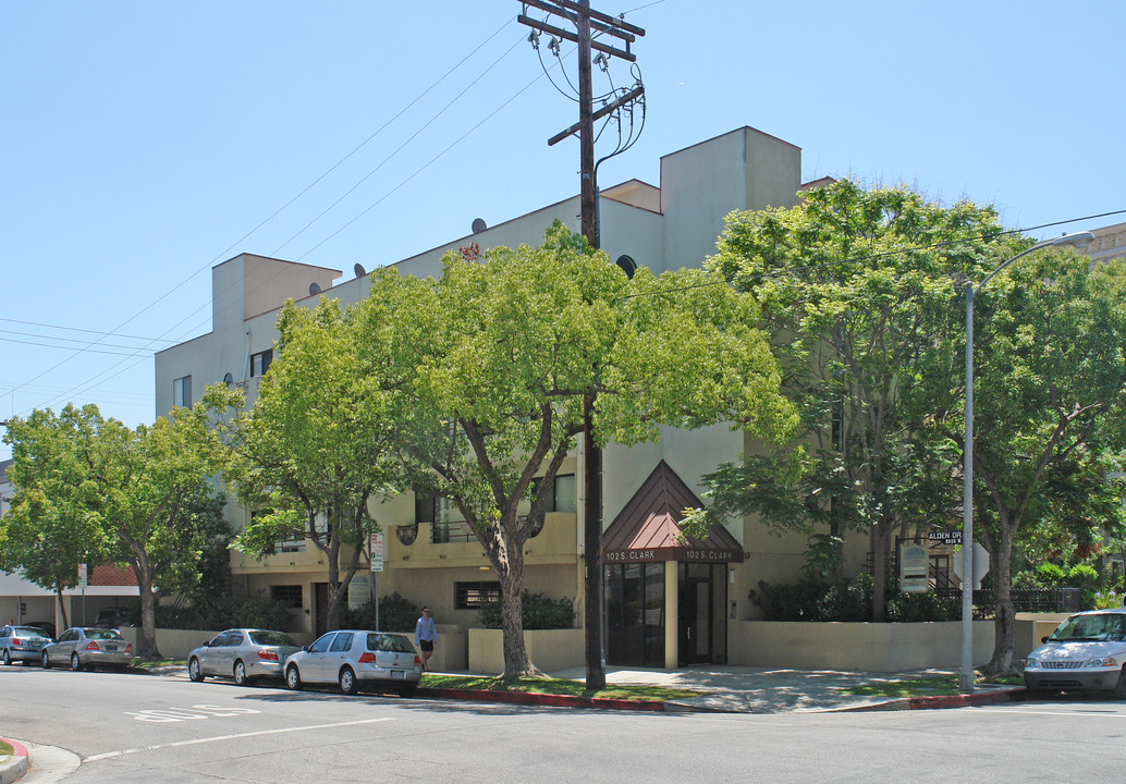 102 S Clark Dr in Los Angeles, CA - Building Photo