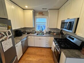 183 River St, Unit 2 in Cambridge, MA - Foto de edificio - Building Photo