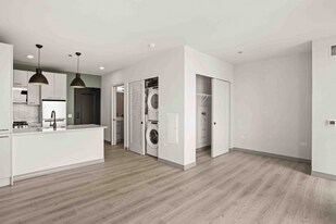 2133 N Elston Ave in Chicago, IL - Building Photo