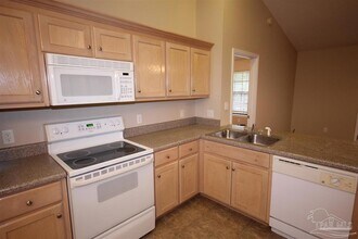 6250 Starhill Dr in Milton, FL - Building Photo - Building Photo