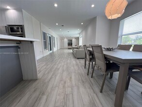 1405 N 46th Ave in Hollywood, FL - Foto de edificio - Building Photo