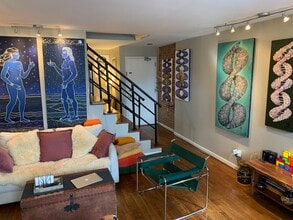 410 11th St NE, Unit 24 in Washington, DC - Foto de edificio - Building Photo