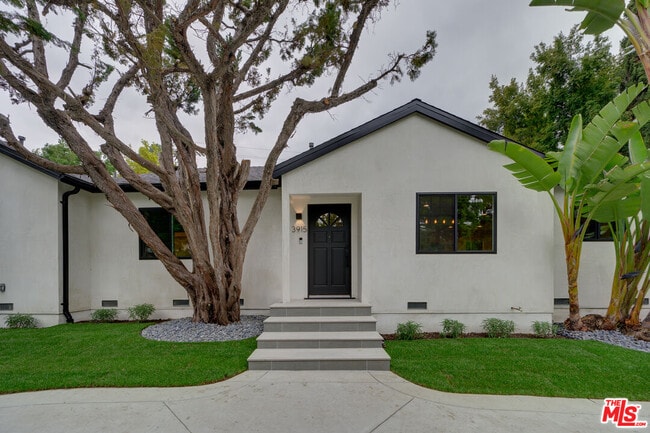 3915 Coldwater Canyon Ave in Los Angeles, CA - Building Photo - Building Photo