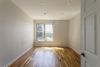 15 Warren St-Unit -314 in Jersey City, NJ - Building Photo - Building Photo