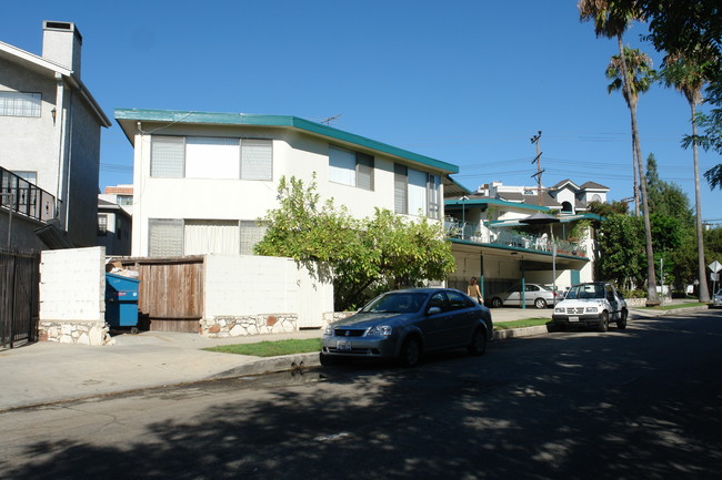 4266 Fulton Ave in Sherman Oaks, CA - Foto de edificio - Building Photo