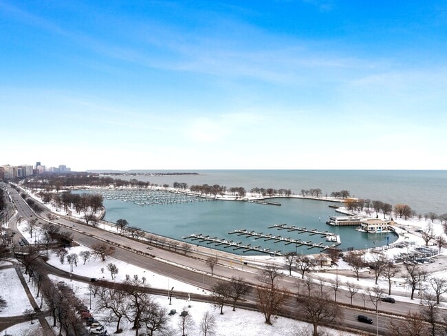 3100 N Lake Shore Dr in Chicago, IL - Building Photo - Building Photo