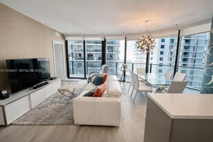 45 SW 9th St, Unit 3008 in Miami, FL - Building Photo
