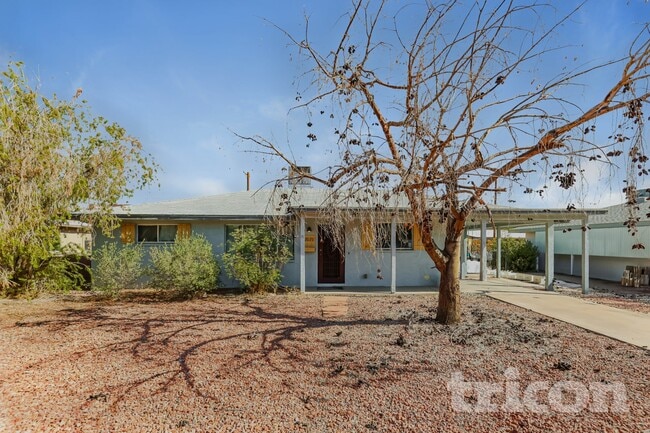 property at 3020 W Mariposa St