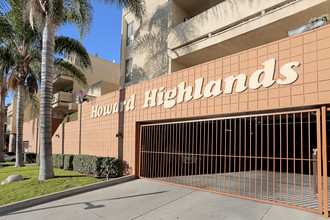 044 - Howard Highlands in Montebello, CA - Foto de edificio - Building Photo