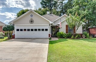 1169 Barnett Bend Dr in Brandon, MS - Building Photo