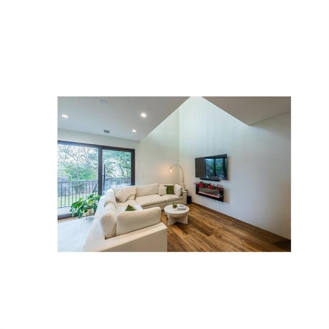 2103 Crazyhorse Pass in Austin, TX - Building Photo - Building Photo