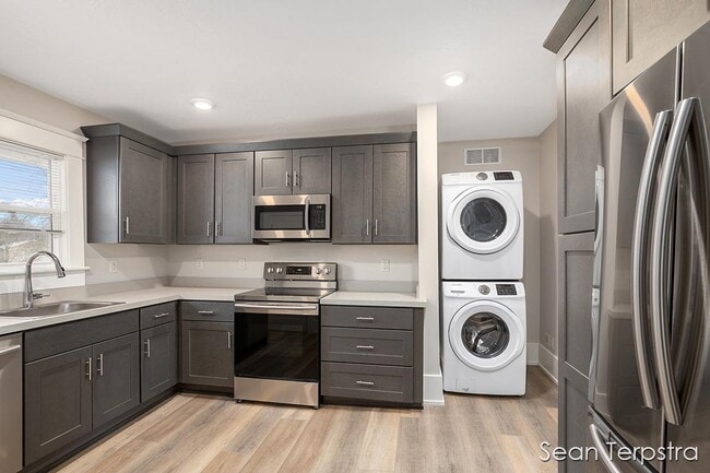 951 Fulton St W in Grand Rapids, MI - Building Photo - Building Photo