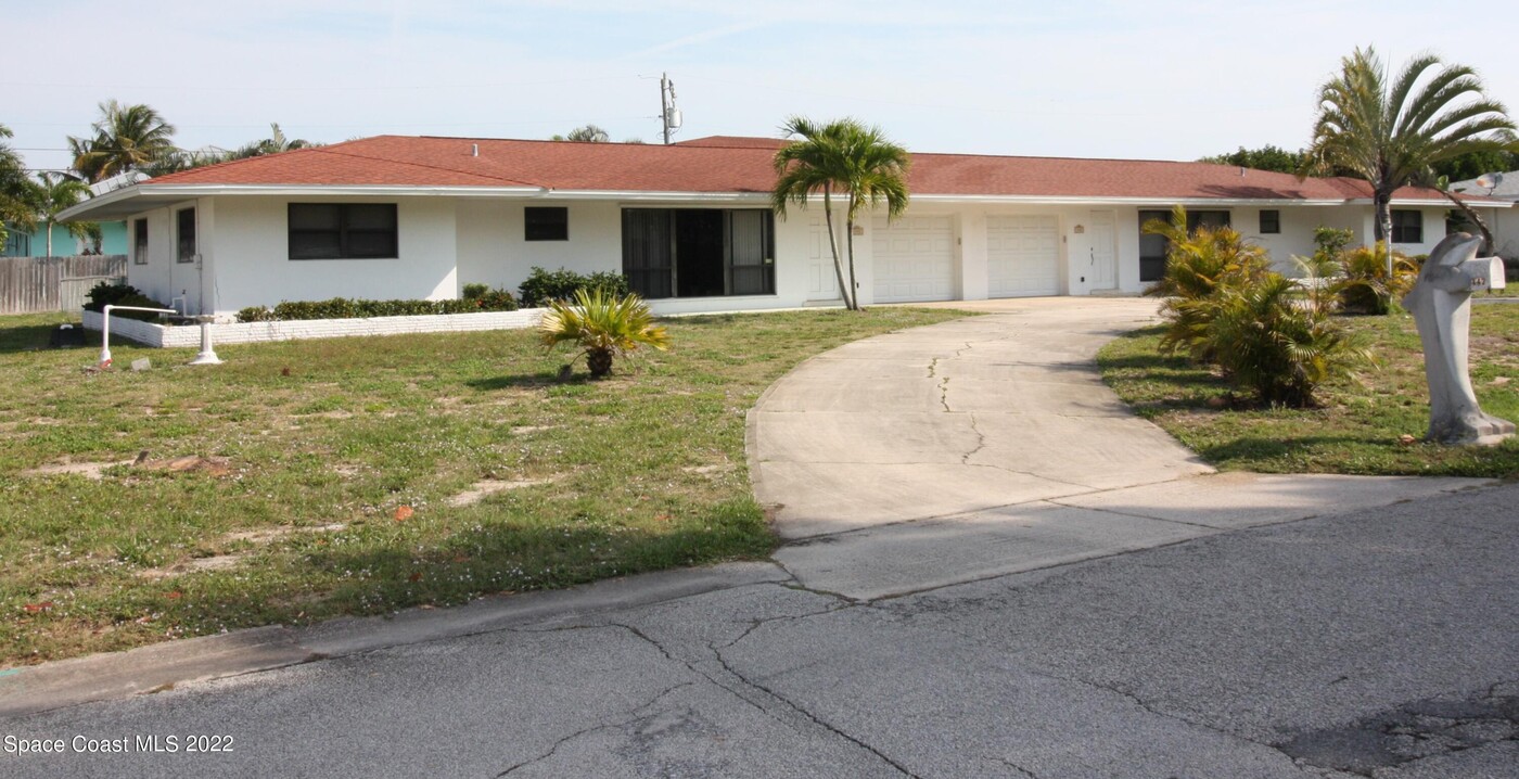 142 1st Ave in Indialantic, FL - Building Photo