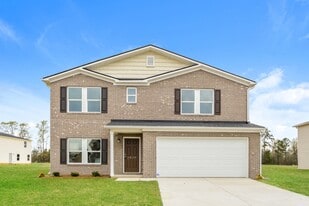 4026 Lake Russell Dr in Florence, SC - Building Photo