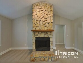 2435 Burns Dr in Middleburg, FL - Building Photo - Building Photo