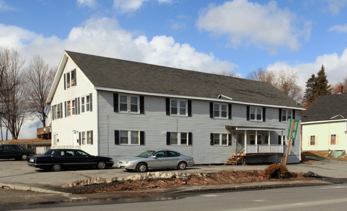 114 Riverside Dr in Augusta, ME - Building Photo