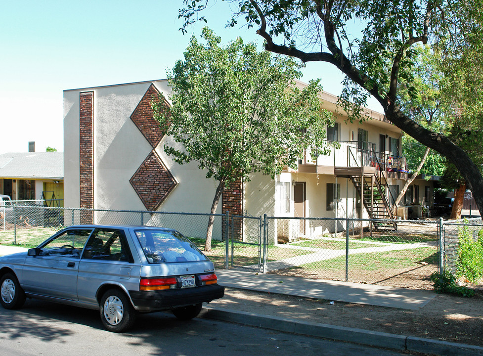 3041 E Grant Ave in Fresno, CA - Building Photo